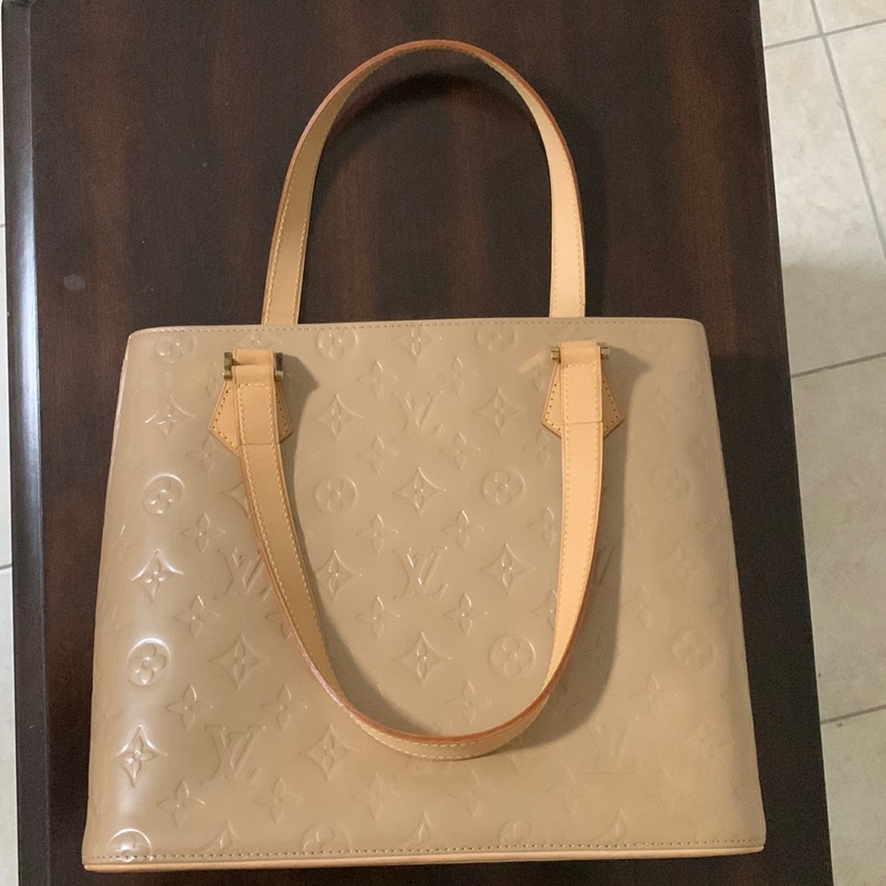 LOUIS VUITTON VERNIS BAG- tan/beige